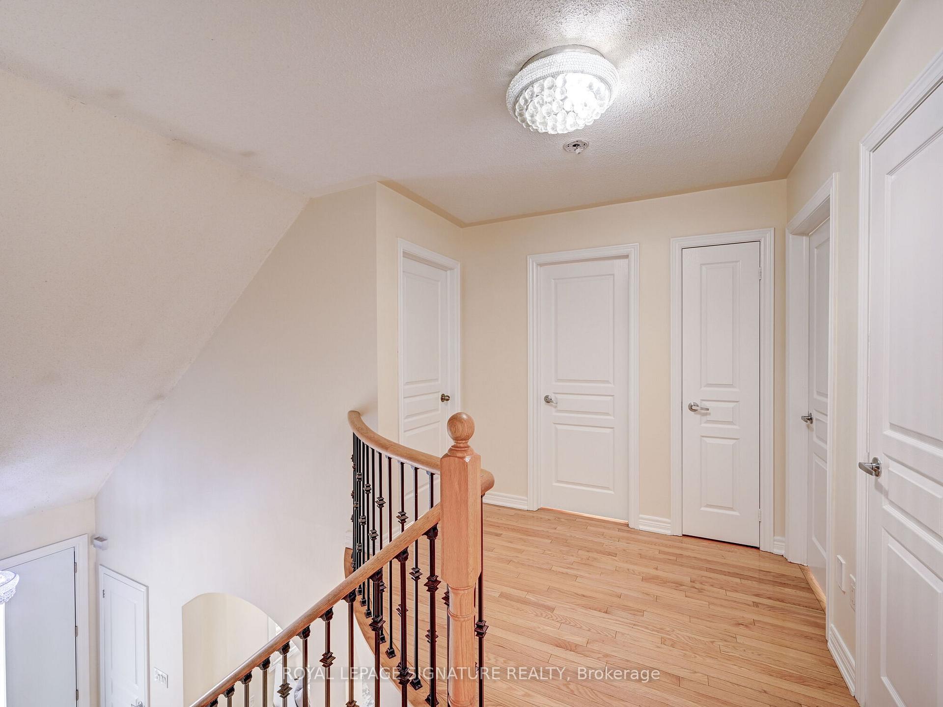 Photo 18 of 106 Naperton Drive E, Brampton, Sandringham-Wellington — HOMEH