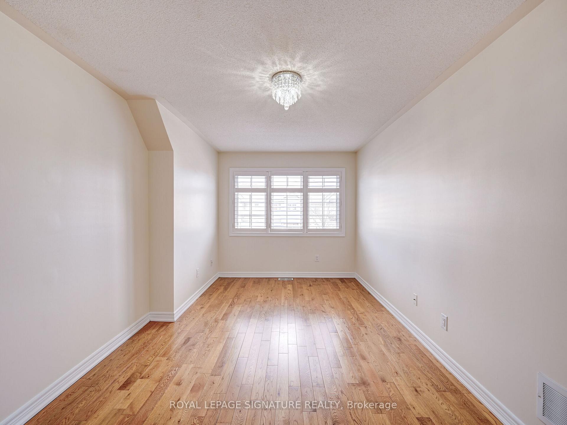 Photo 27 of 106 Naperton Drive E, Brampton, Sandringham-Wellington — HOMEH