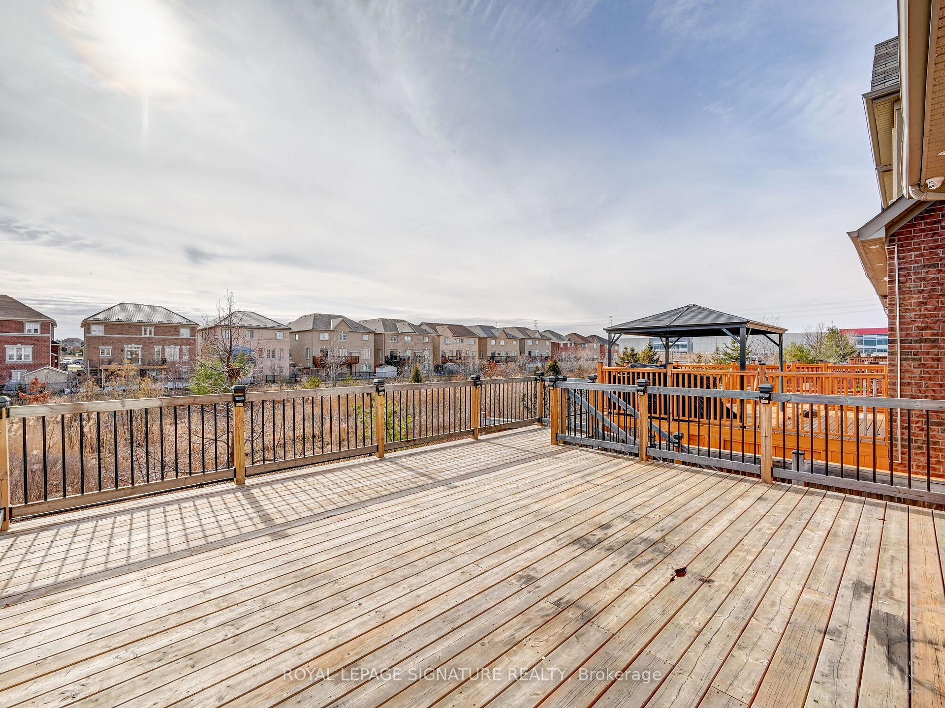 Photo 32 of 106 Naperton Drive E, Brampton, Sandringham-Wellington — HOMEH