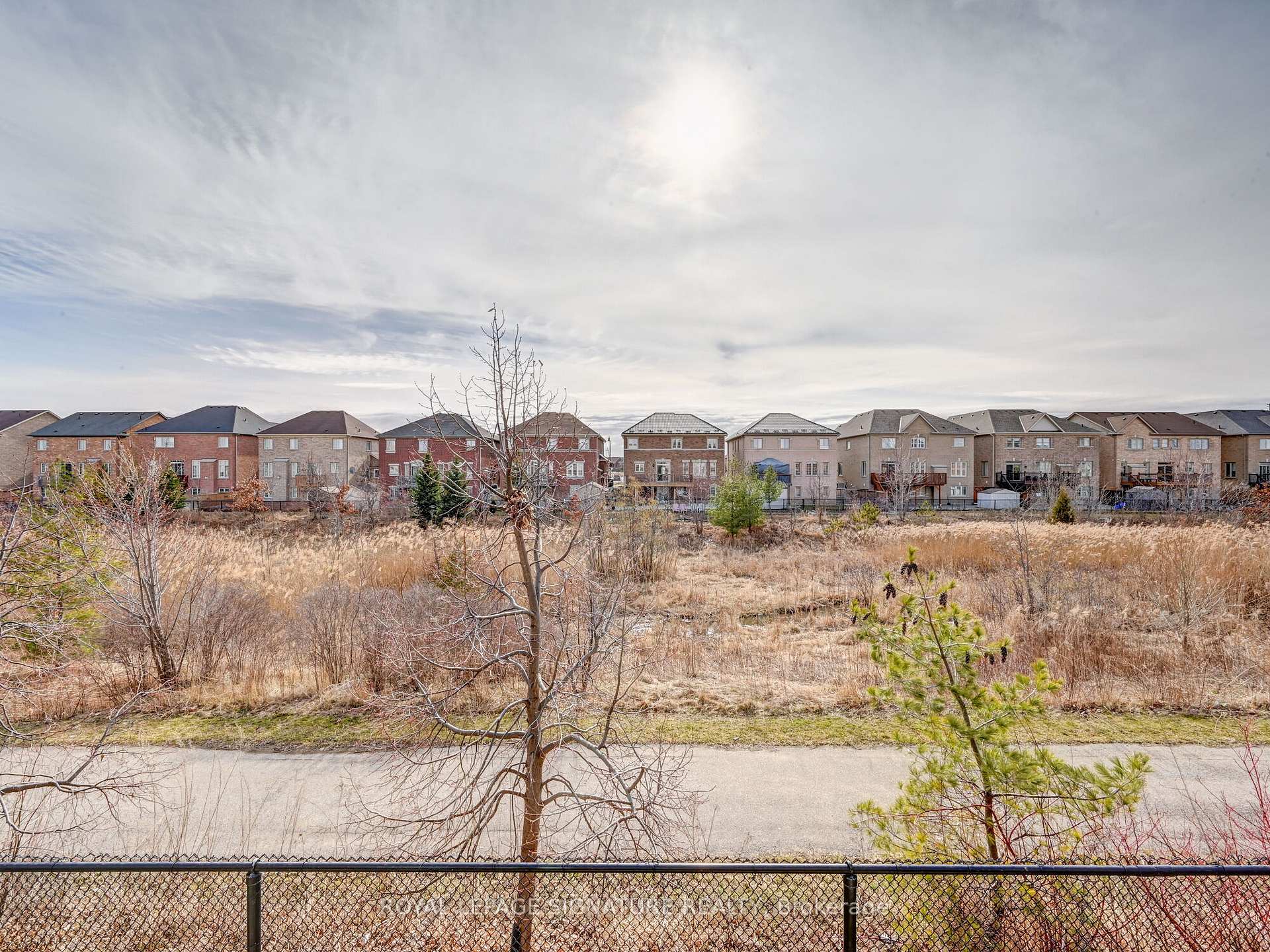 Photo 37 of 106 Naperton Drive E, Brampton, Sandringham-Wellington — HOMEH