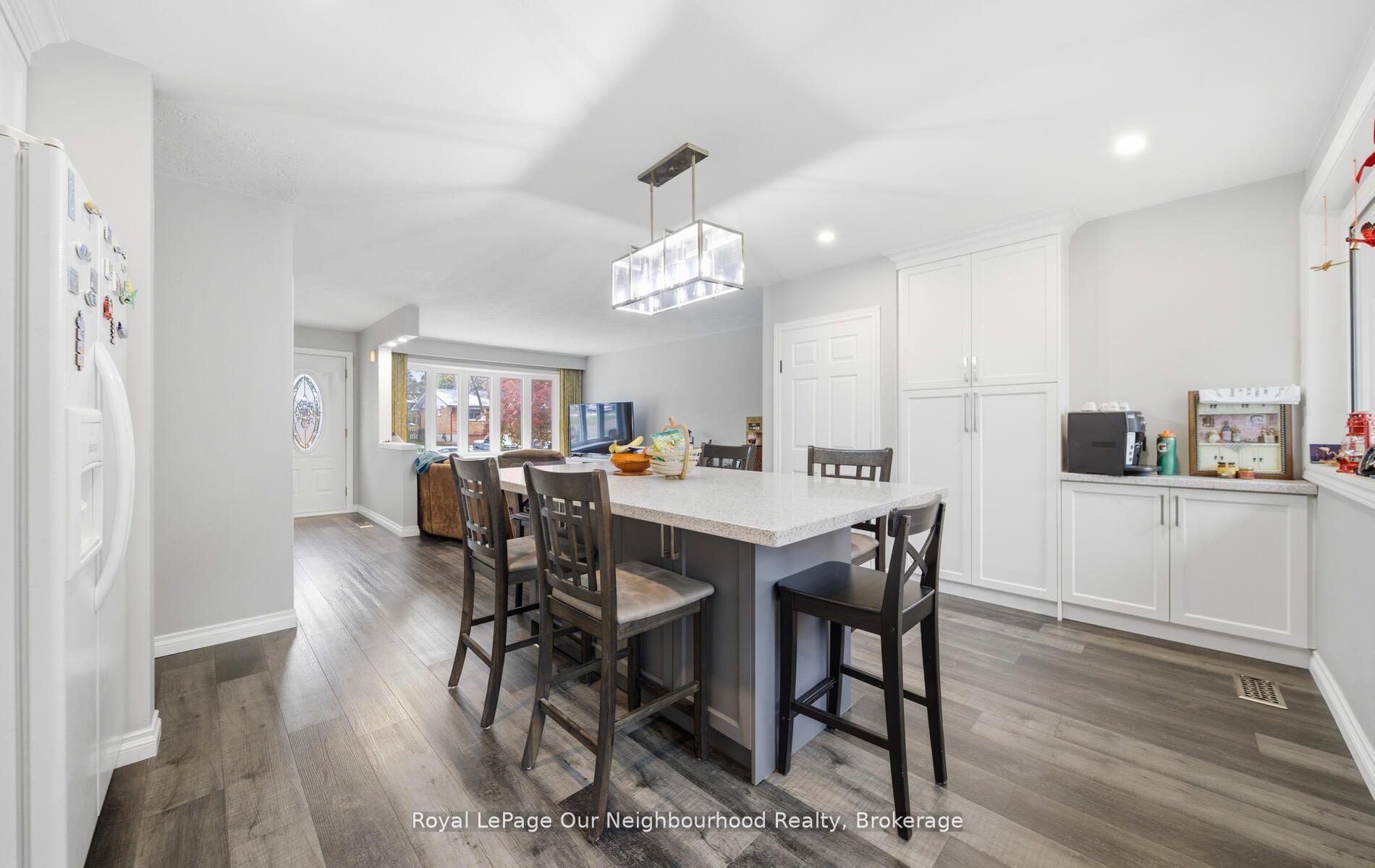 Photo 8 of 283 Chadburn Street, Oshawa, Central — HOMEH