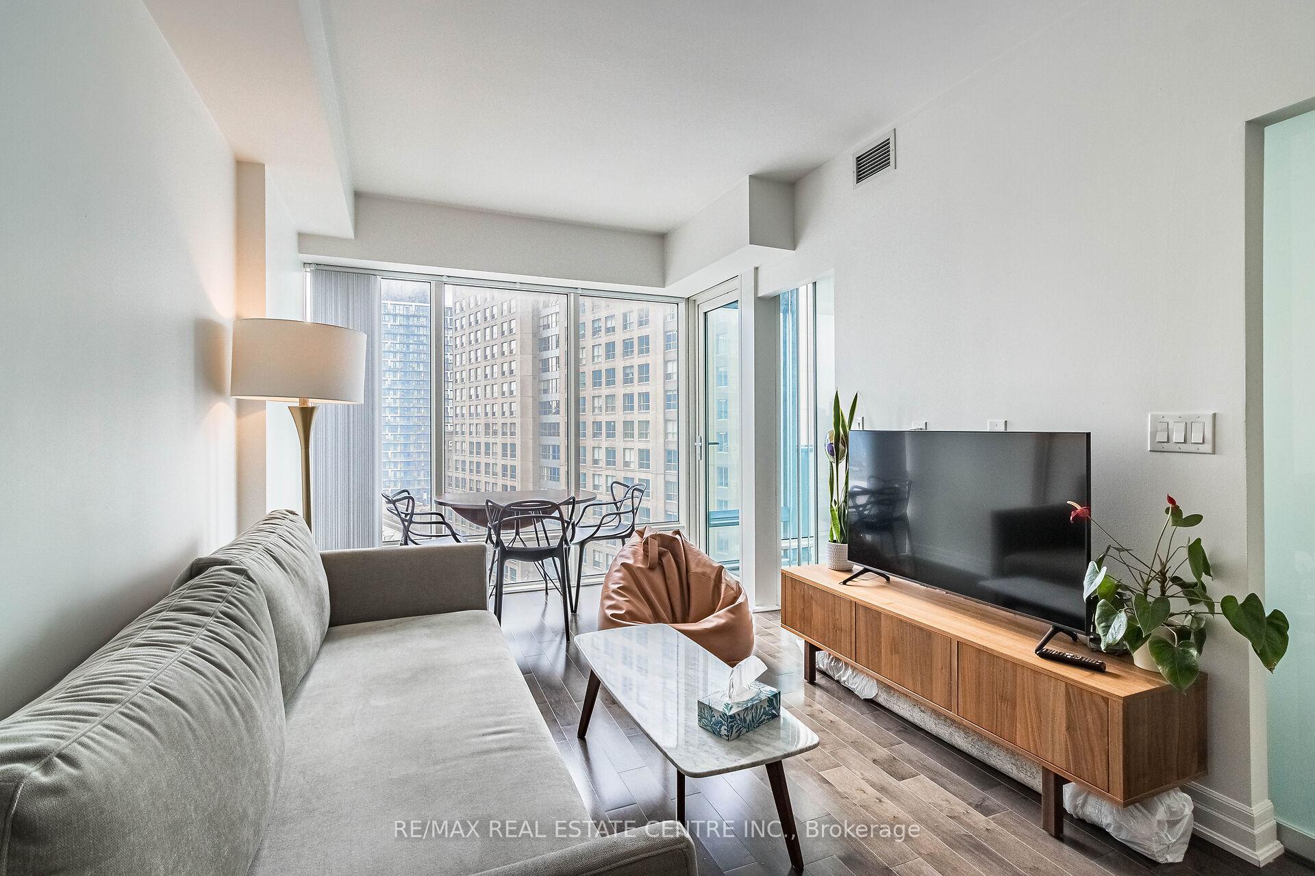 Photo 2 of Unit 1610, 8 The Esplanade, Toronto, Waterfront Communities — HOMEH
