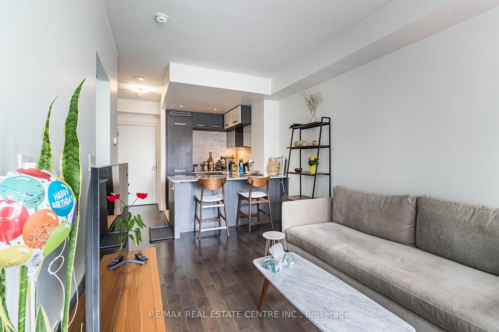 Photo 4 of Unit 1610, 8 The Esplanade, Toronto, Waterfront Communities — HOMEH