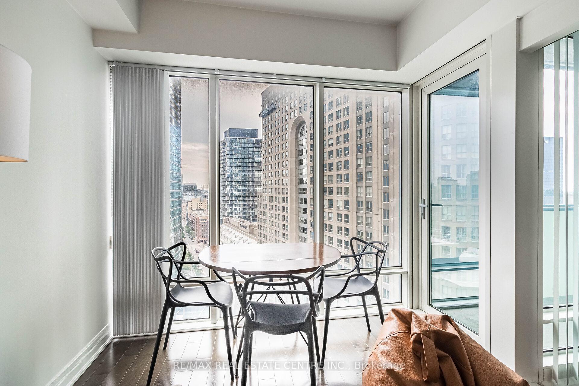 Photo 3 of Unit 1610, 8 The Esplanade, Toronto, Waterfront Communities — HOMEH