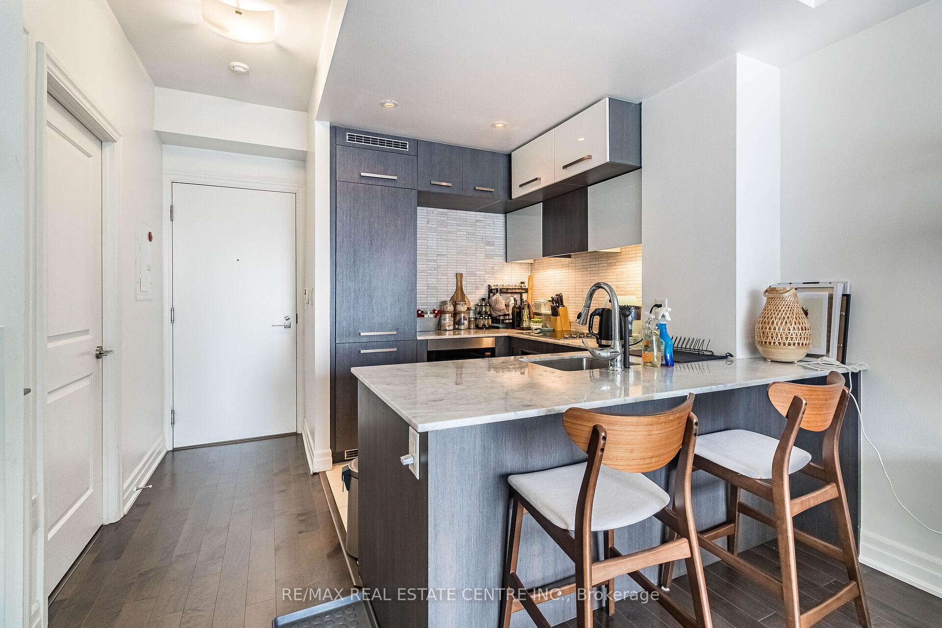 Photo 10 of Unit 1610, 8 The Esplanade, Toronto, Waterfront Communities — HOMEH