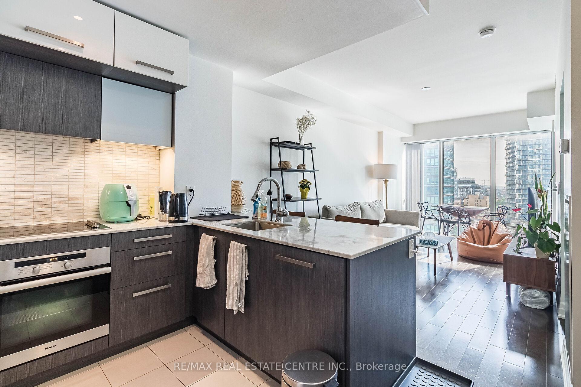 Photo 19 of Unit 1610, 8 The Esplanade, Toronto, Waterfront Communities — HOMEH