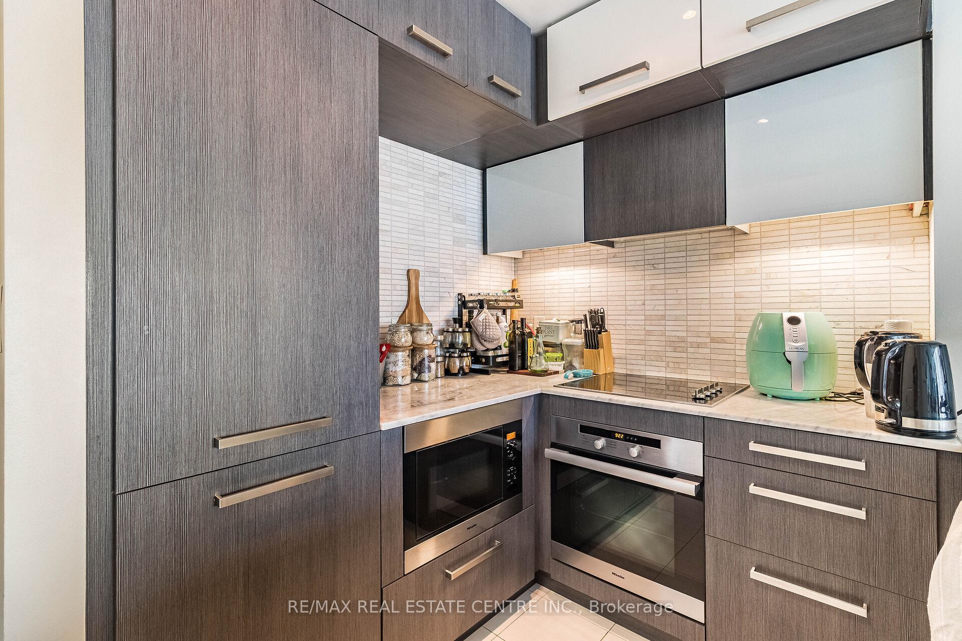 Photo 13 of Unit 1610, 8 The Esplanade, Toronto, Waterfront Communities — HOMEH