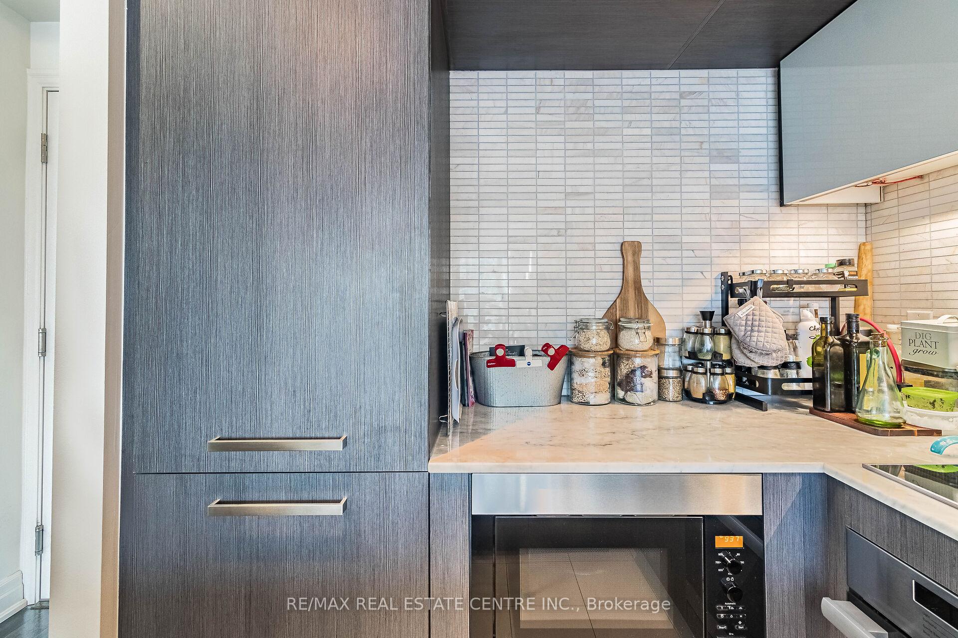 Photo 8 of Unit 1610, 8 The Esplanade, Toronto, Waterfront Communities — HOMEH