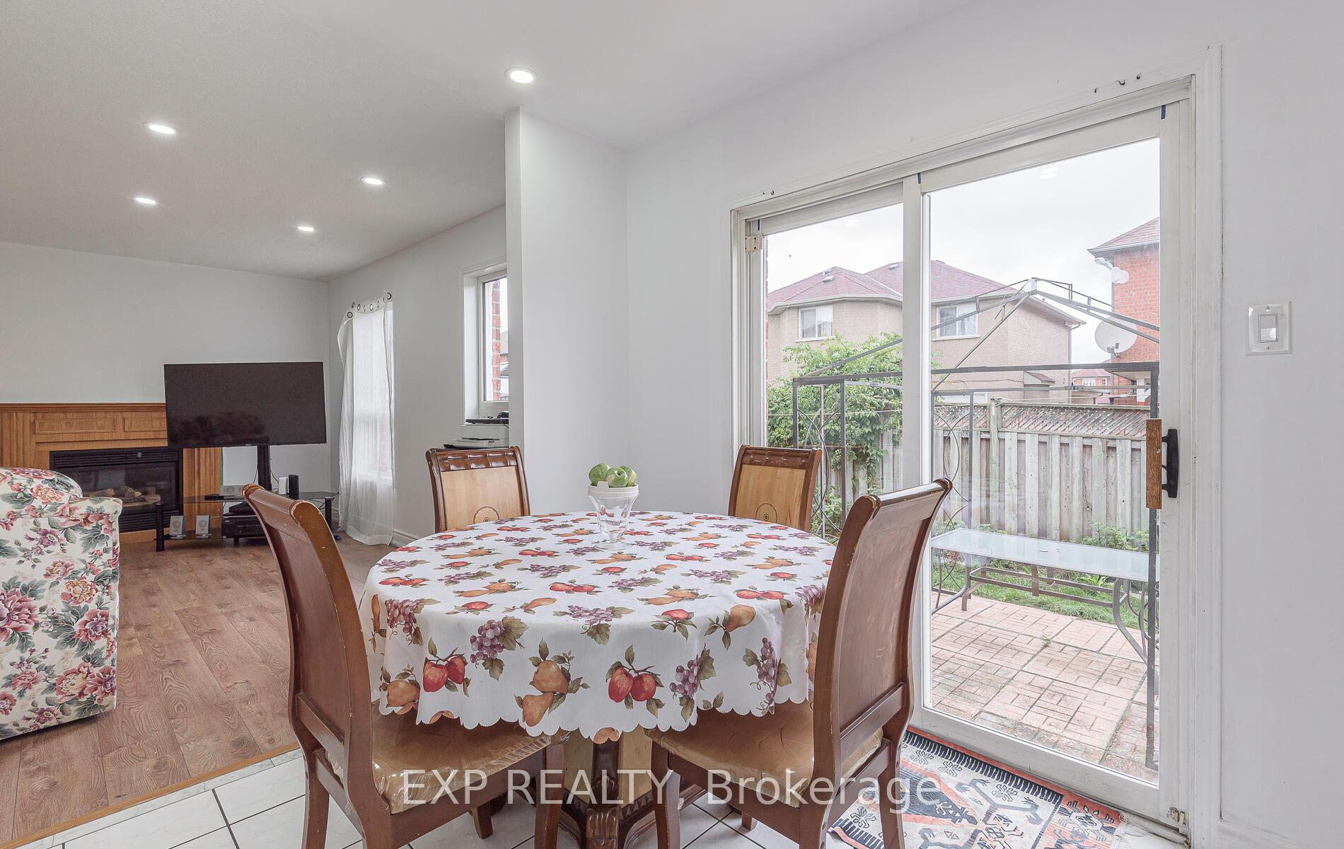 Photo 10 of 15 Meadow Glade Road, Brampton, Sandringham-Wellington — HOMEH