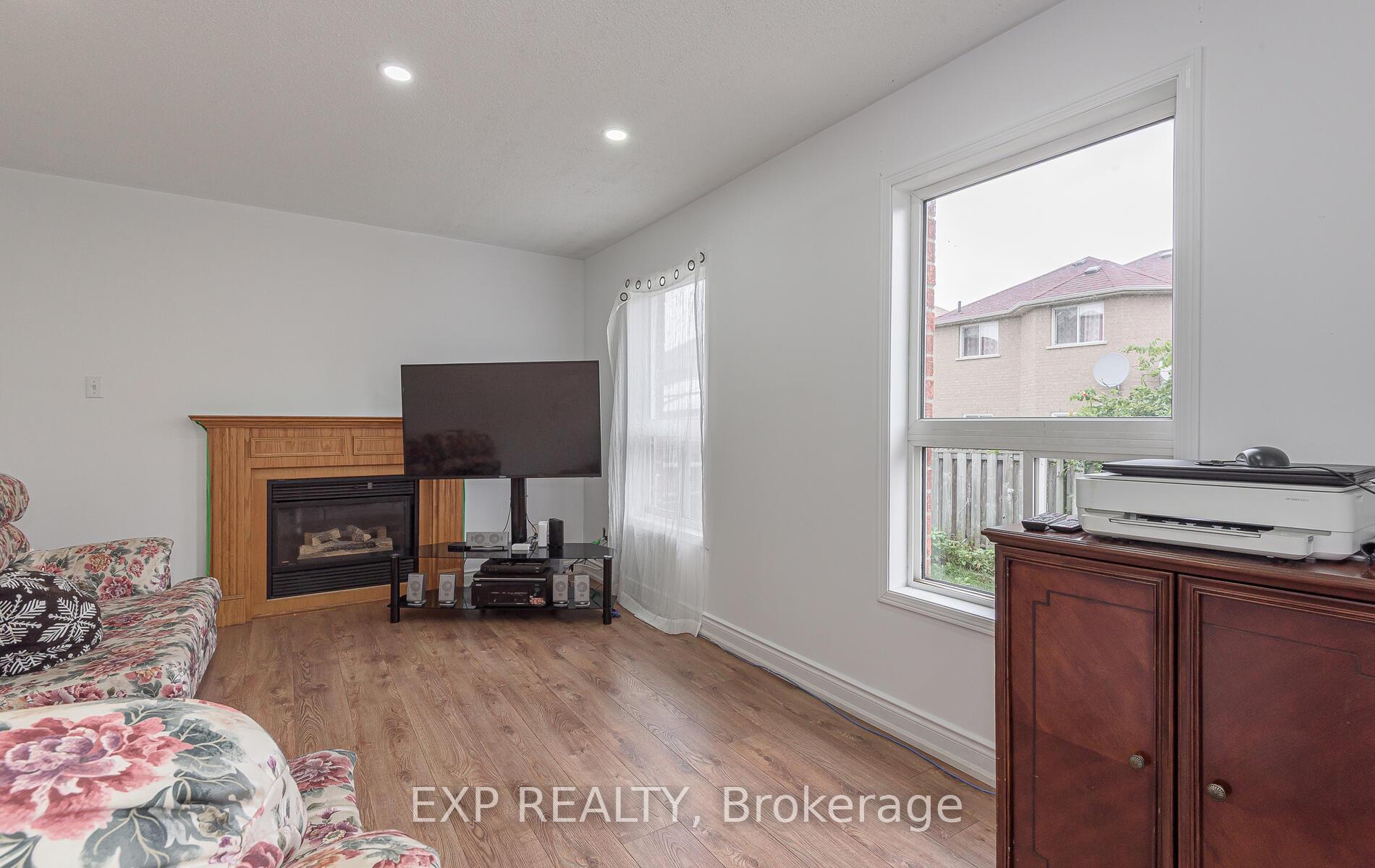 Photo 11 of 15 Meadow Glade Road, Brampton, Sandringham-Wellington — HOMEH