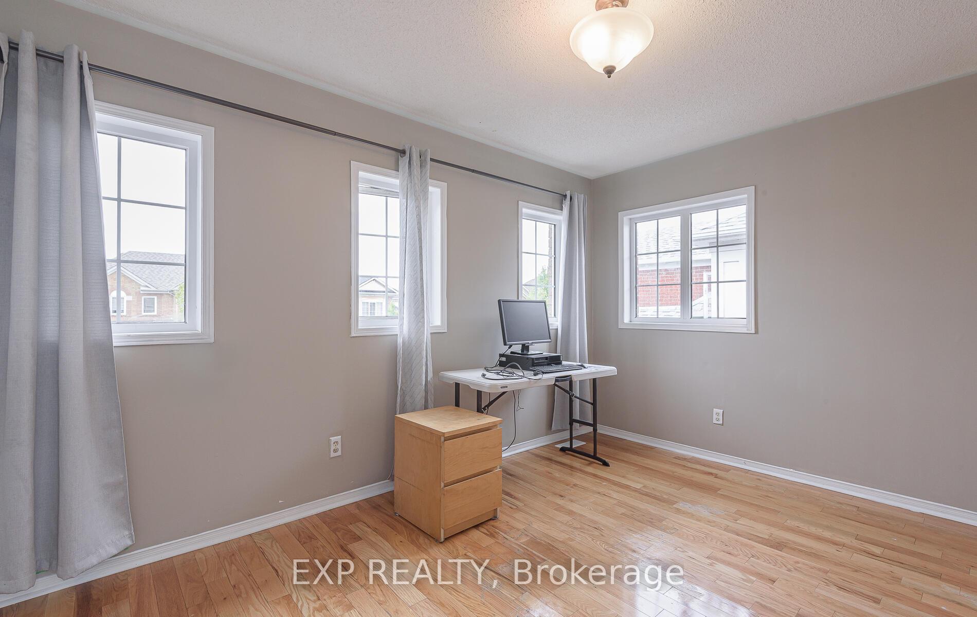 Photo 23 of 15 Meadow Glade Road, Brampton, Sandringham-Wellington — HOMEH