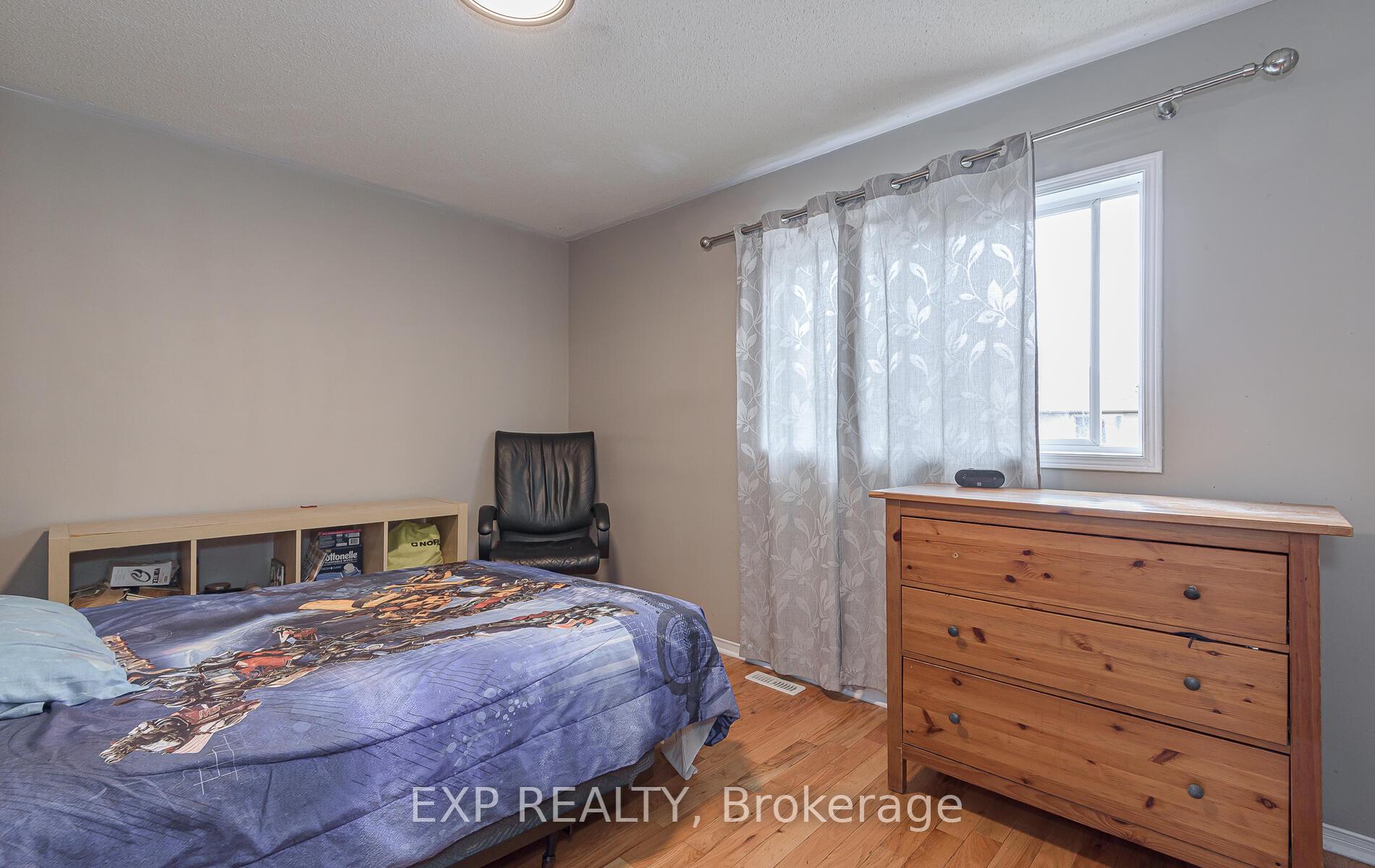 Photo 24 of 15 Meadow Glade Road, Brampton, Sandringham-Wellington — HOMEH
