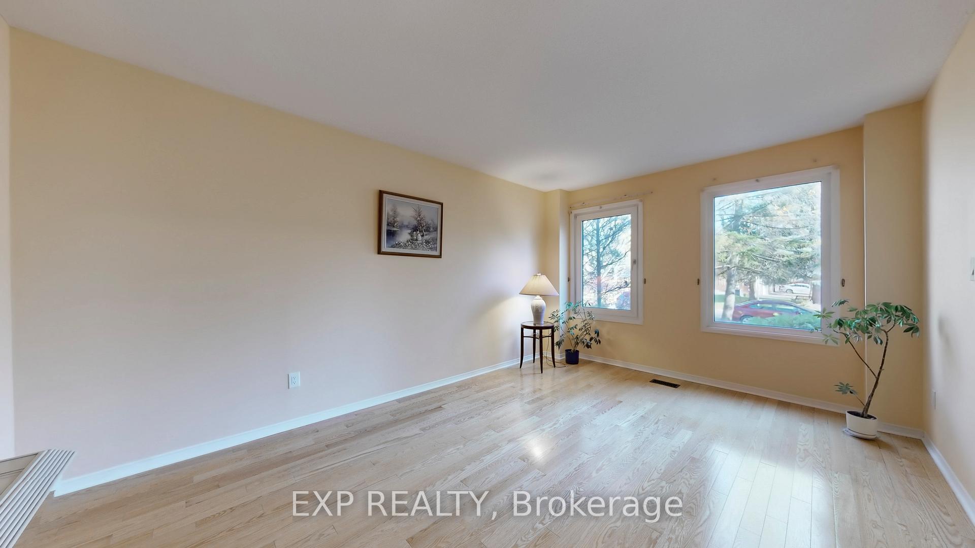 Photo 3 of 94 Coledale Road, Markham, Unionville — HOMEH