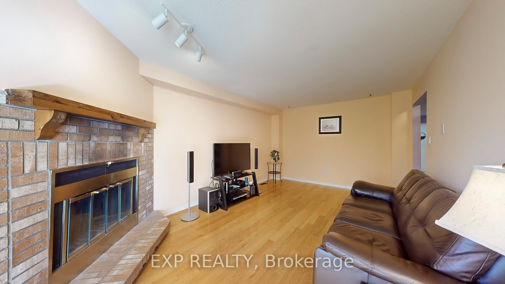 Photo 9 of 94 Coledale Road, Markham, Unionville — HOMEH