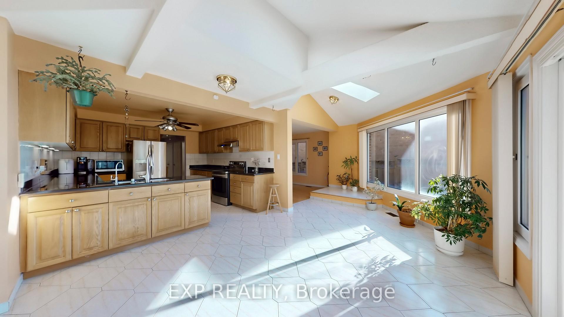 Photo 4 of 94 Coledale Road, Markham, Unionville — HOMEH
