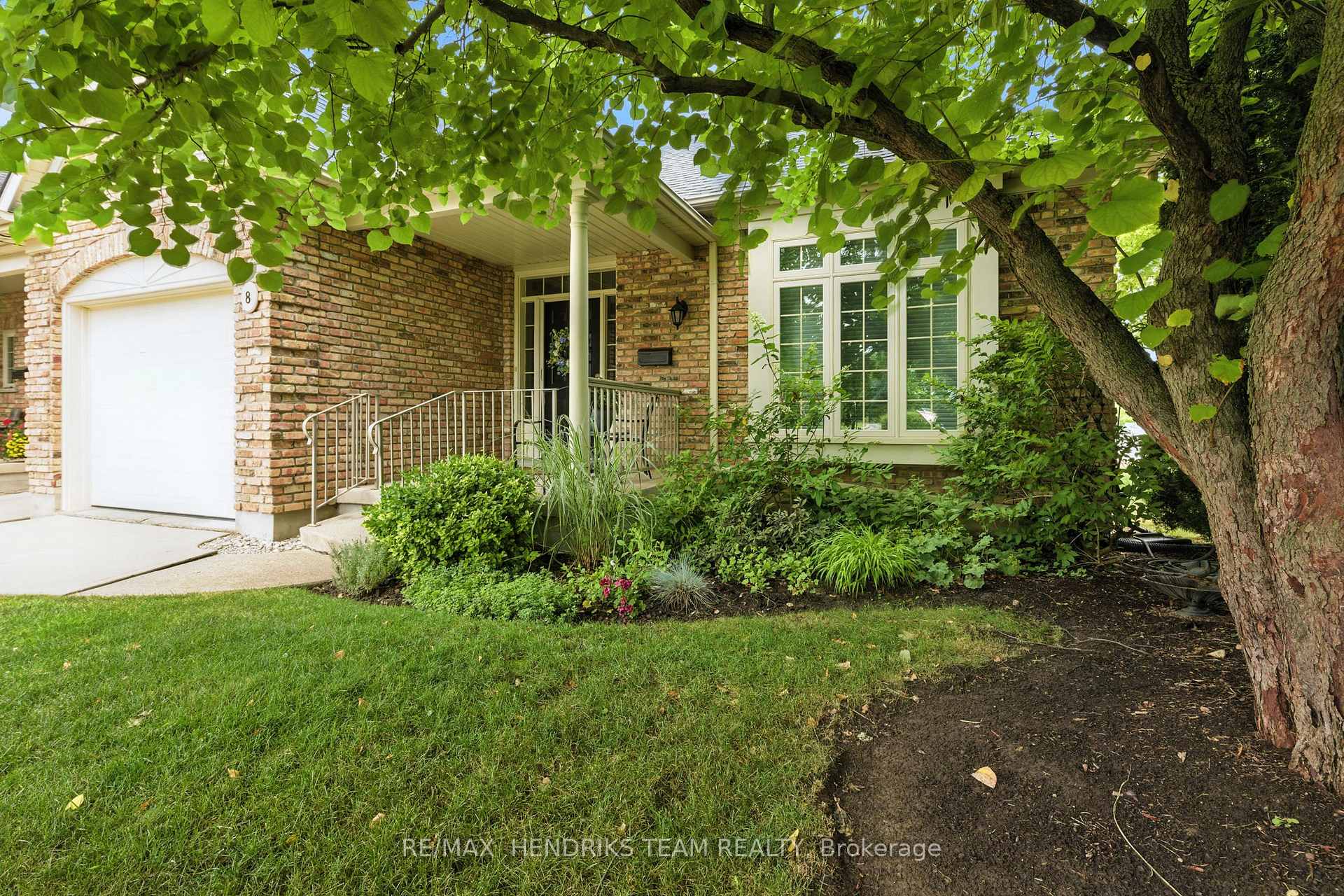 Photo 3 of Unit 8, 174 Martindale Road, St. Catharines, Grapeview — HOMEH