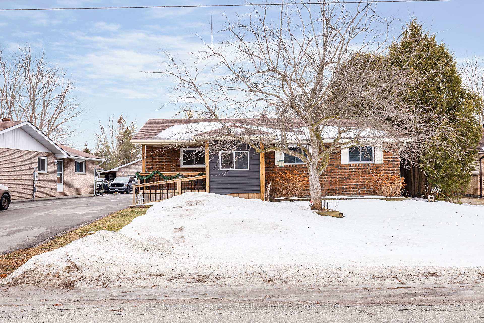 Photo 1 of 225 Christopher Street, Clearview, Stayner — HOMEH