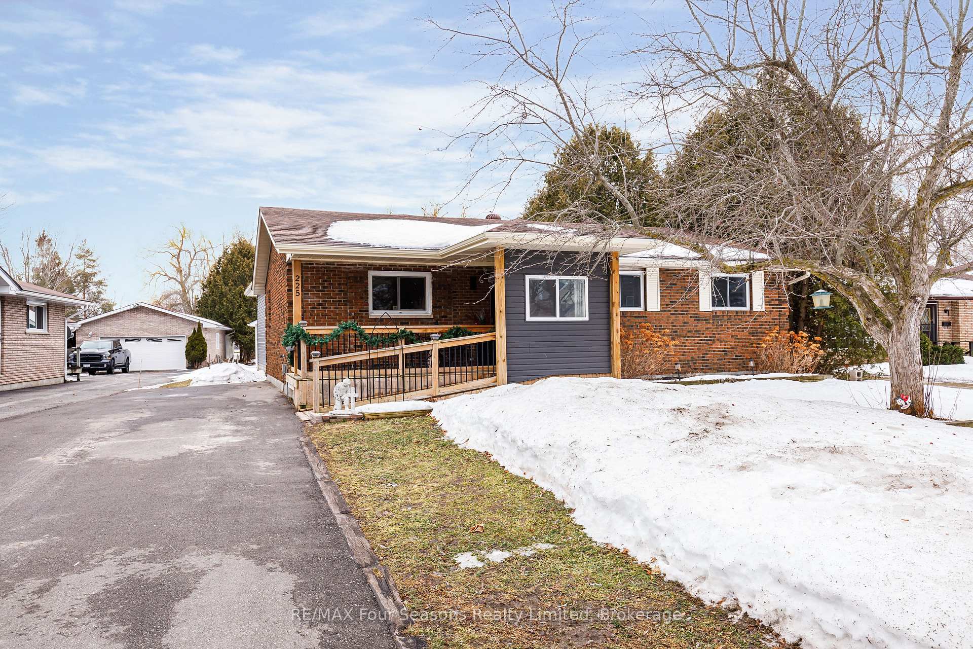 Photo 5 of 225 Christopher Street, Clearview, Stayner — HOMEH