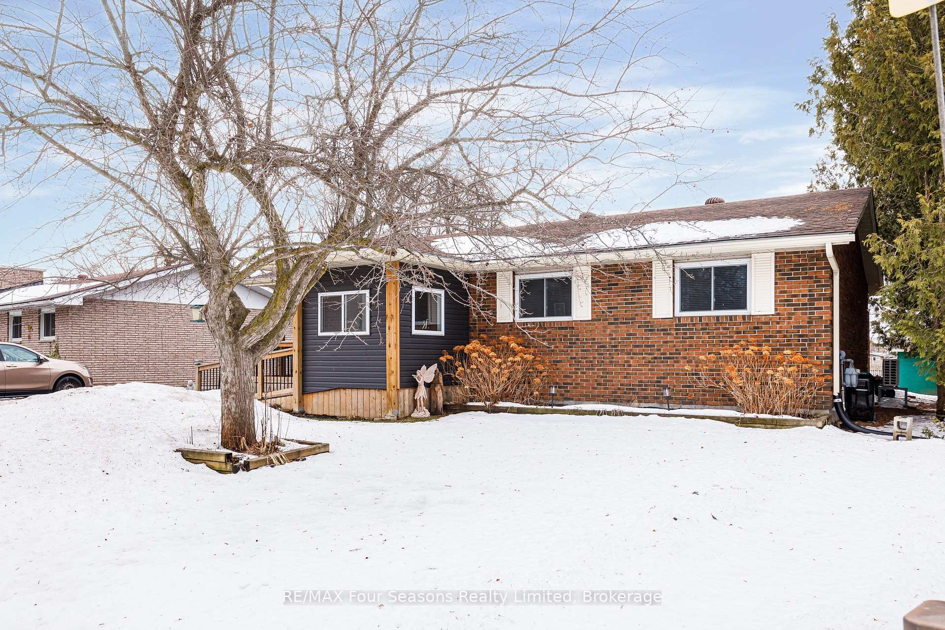 Photo 21 of 225 Christopher Street, Clearview, Stayner — HOMEH