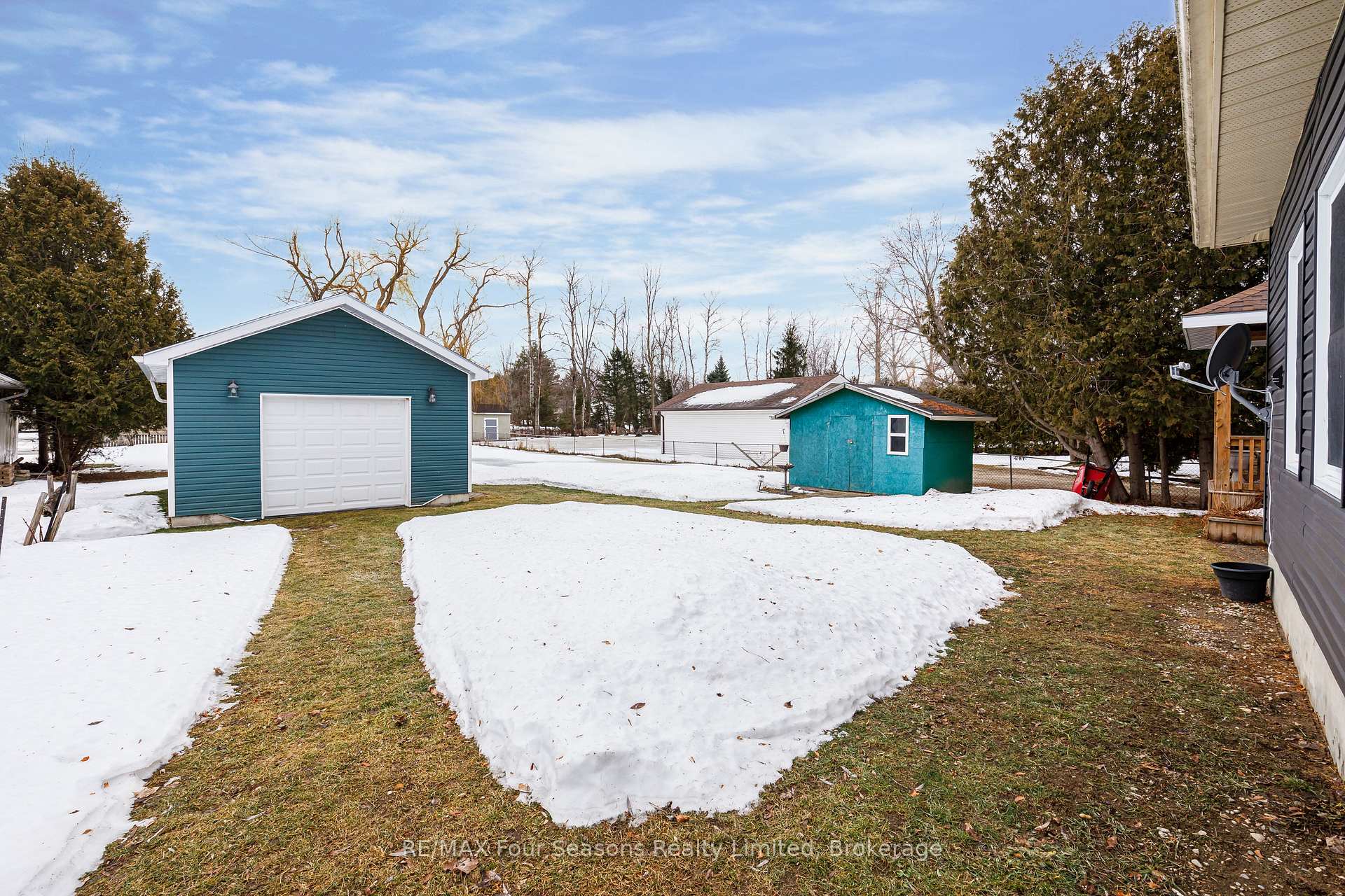 Photo 4 of 225 Christopher Street, Clearview, Stayner — HOMEH