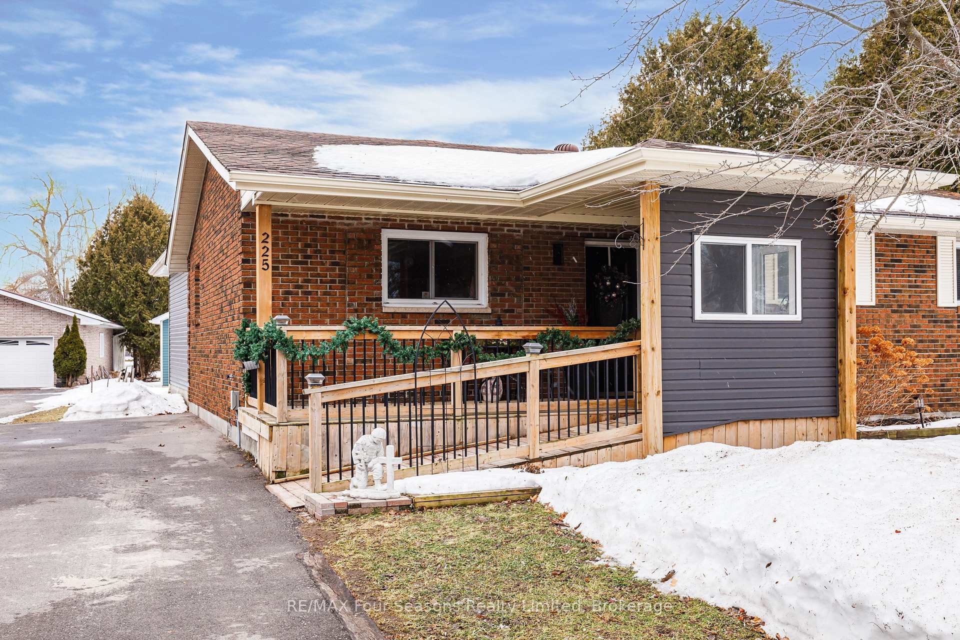 Photo 16 of 225 Christopher Street, Clearview, Stayner — HOMEH