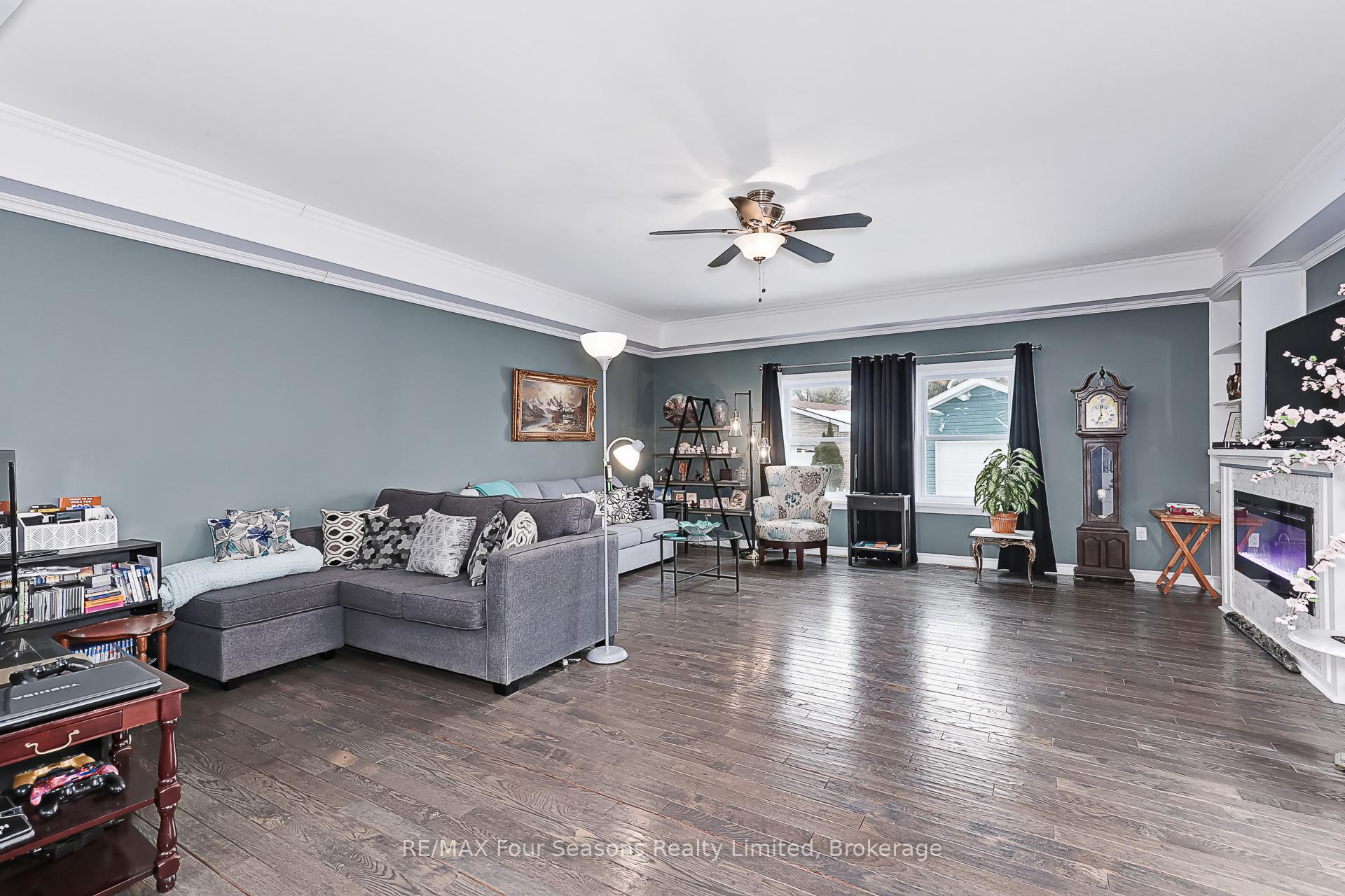 Photo 17 of 225 Christopher Street, Clearview, Stayner — HOMEH
