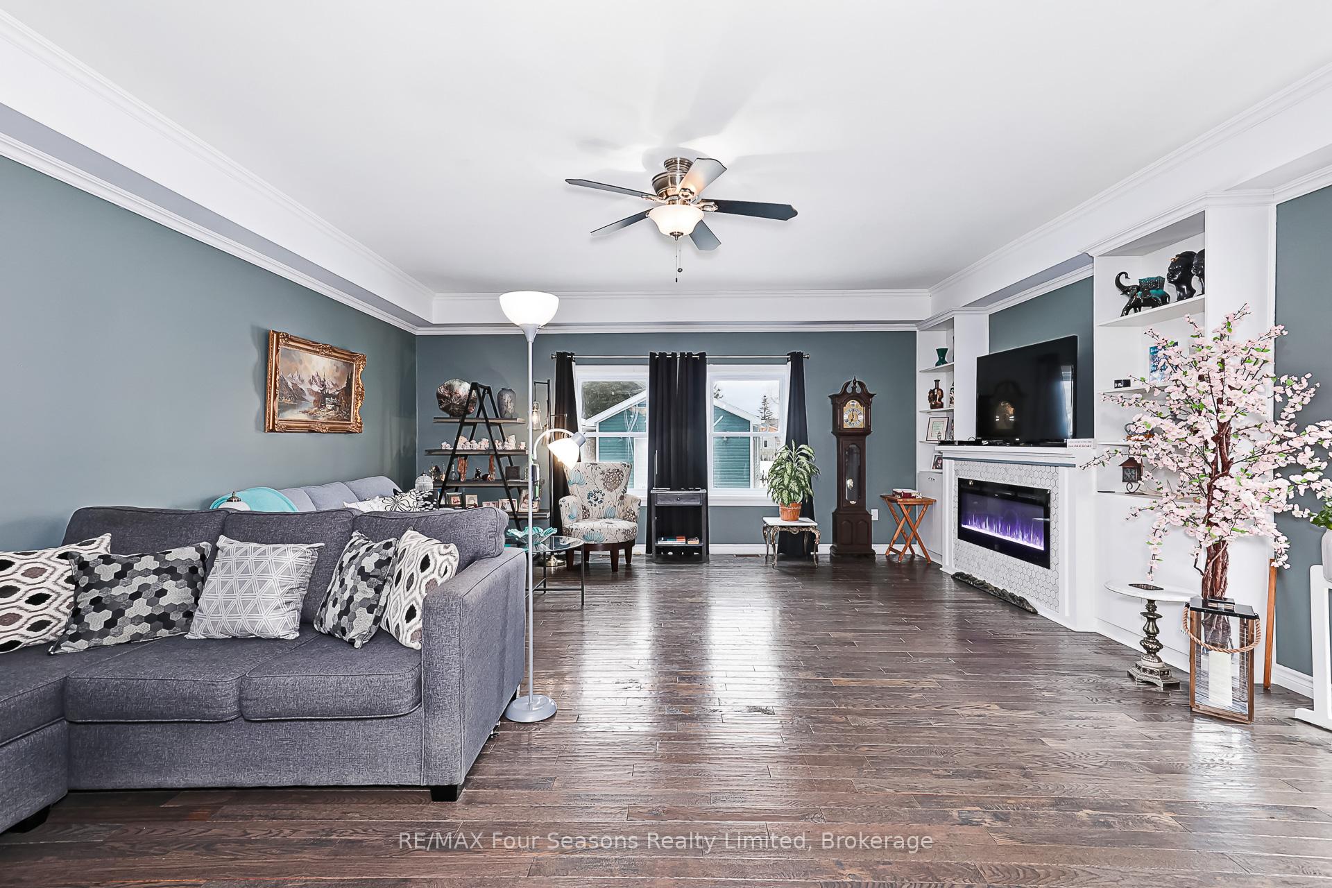 Photo 10 of 225 Christopher Street, Clearview, Stayner — HOMEH