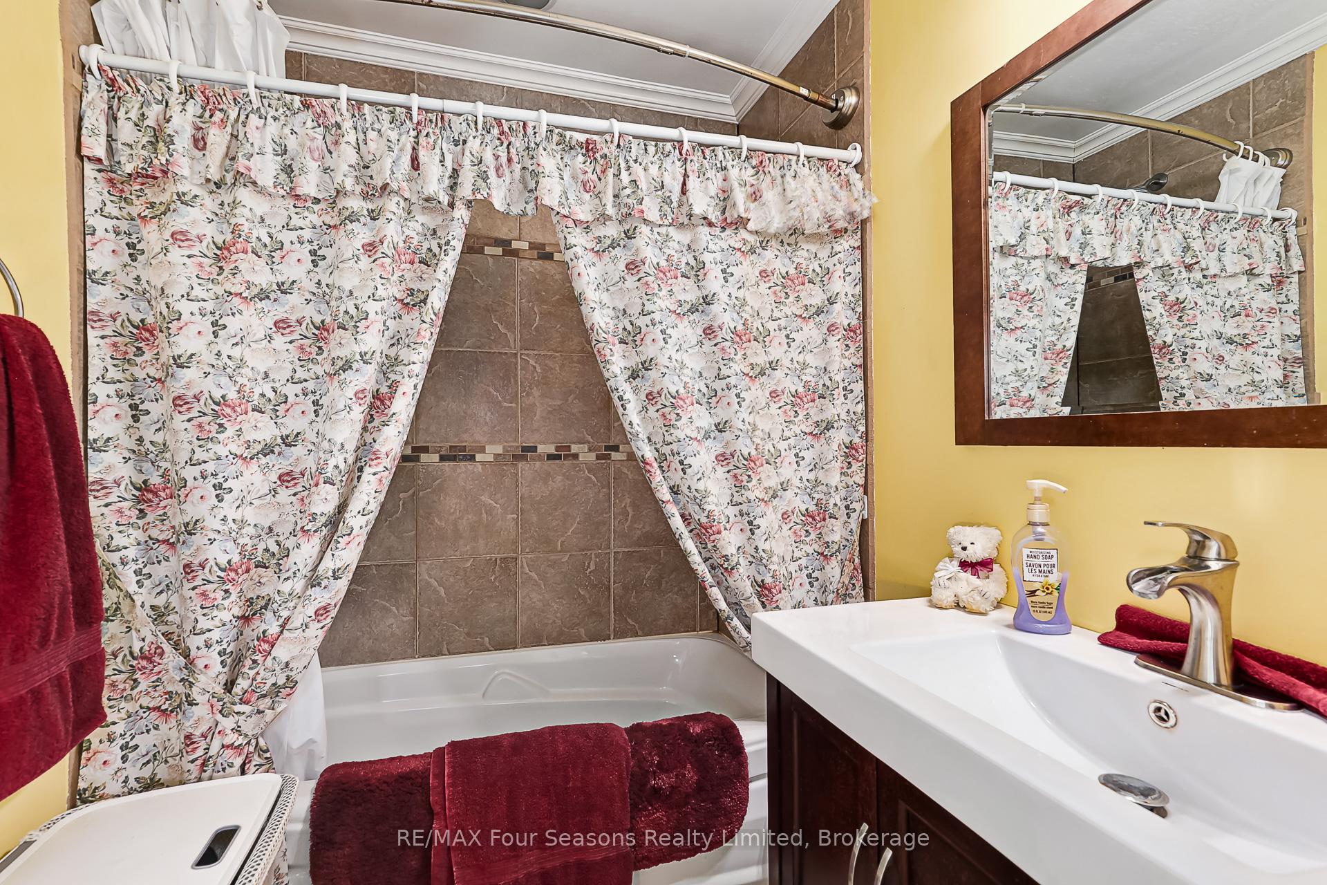 Photo 35 of 225 Christopher Street, Clearview, Stayner — HOMEH