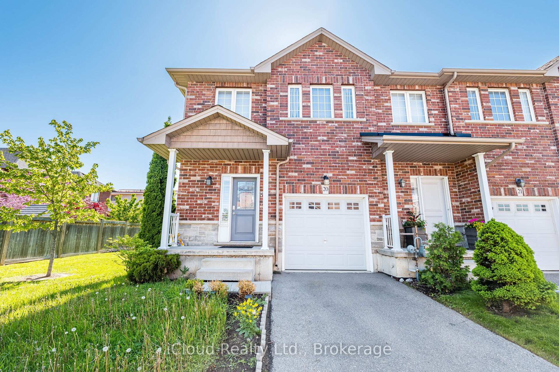 Front of Unit 20, 45 Seabreeze Crescent
