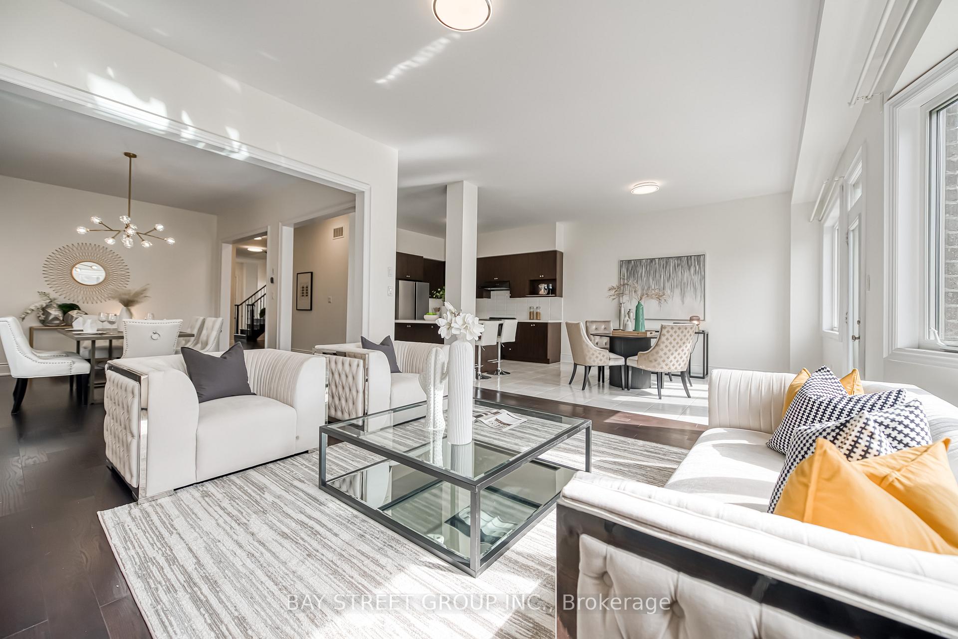Photo 5 of 173 Conklin Crescent, Aurora, Rural Aurora — HOMEH