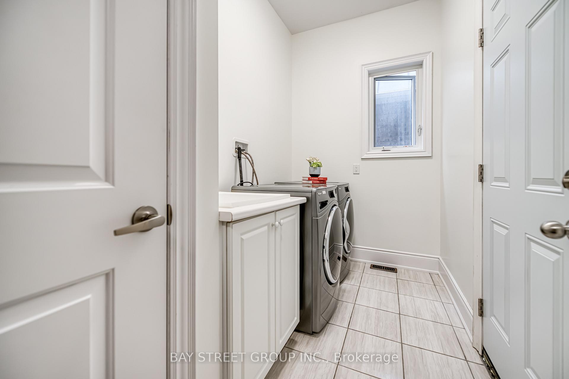 Photo 18 of 173 Conklin Crescent, Aurora, Rural Aurora — HOMEH