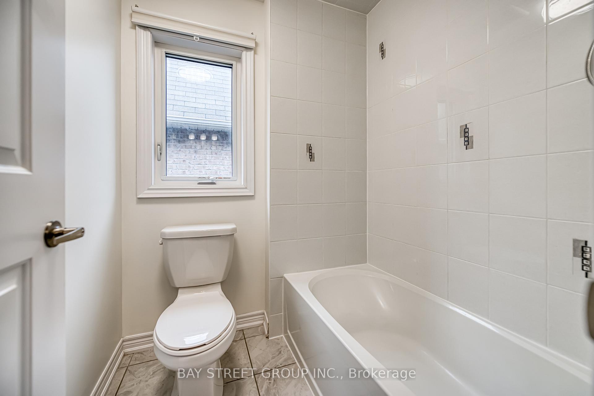 Photo 15 of 173 Conklin Crescent, Aurora, Rural Aurora — HOMEH