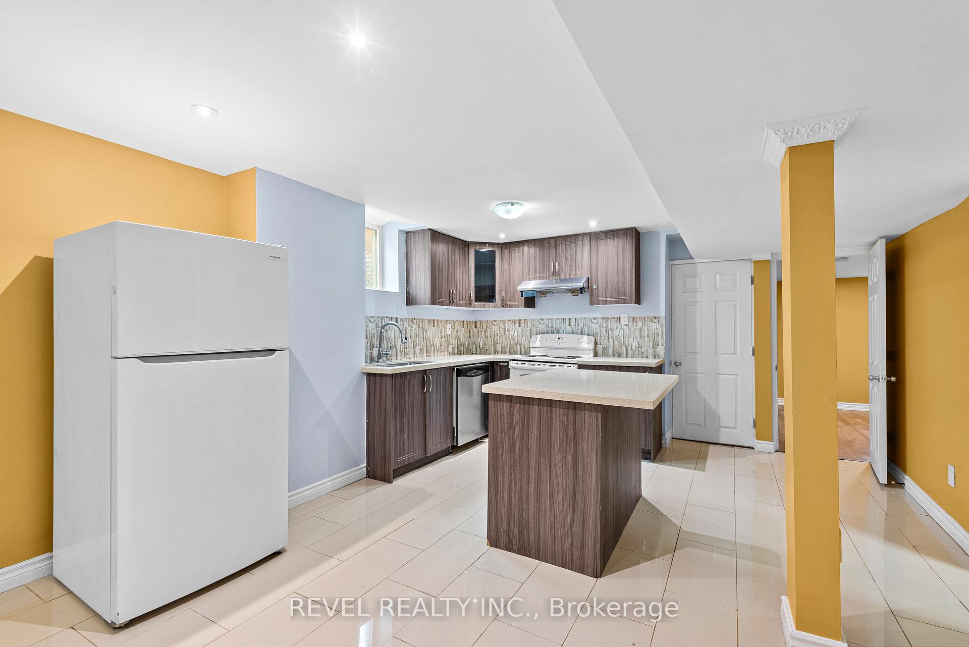 Photo 4 of Unit Bsmt, 1005 Sandcliff Drive, Oshawa, Pinecrest — HOMEH