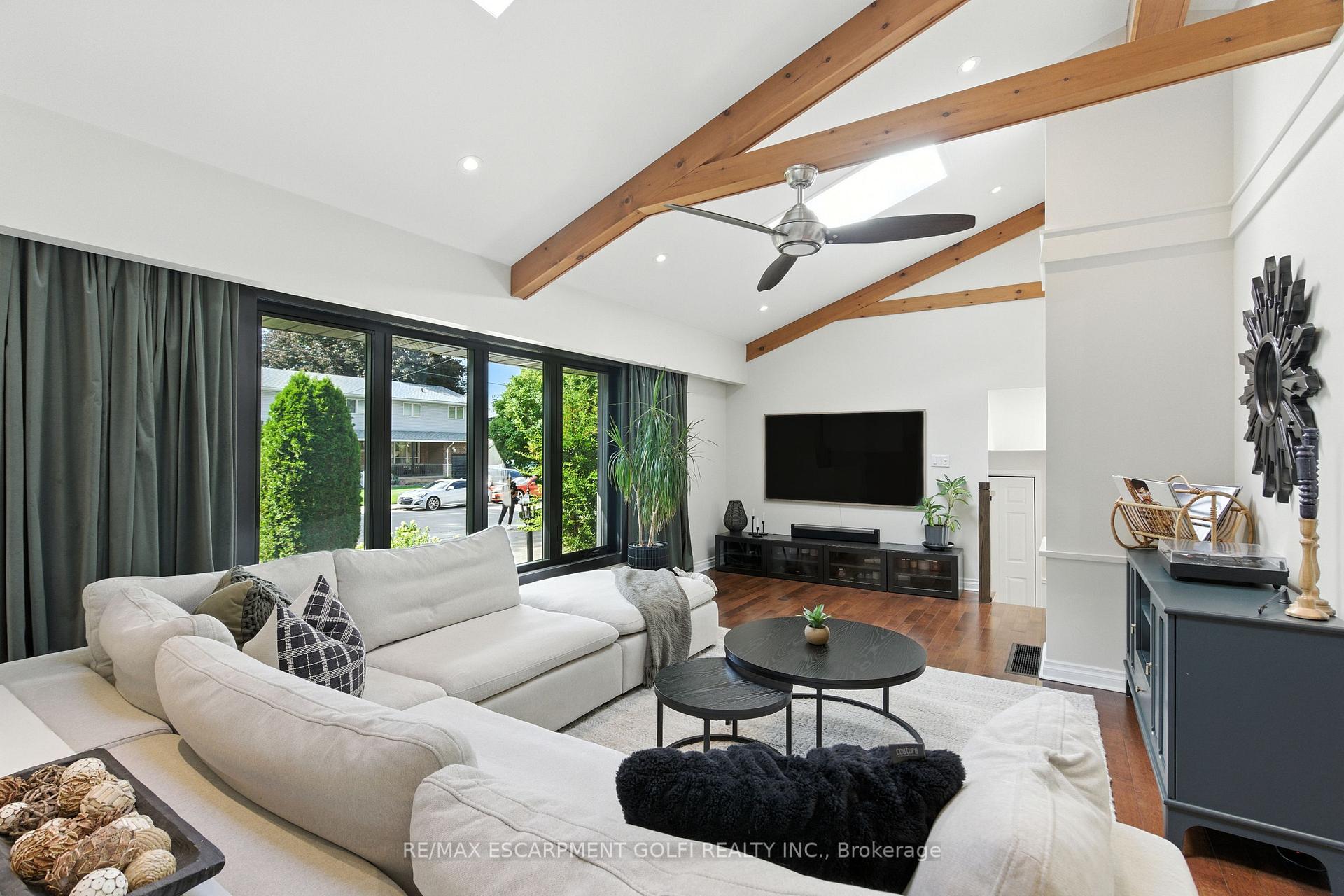 Photo 5 of 43 Belair Drive, Hamilton, Centremount — HOMEH