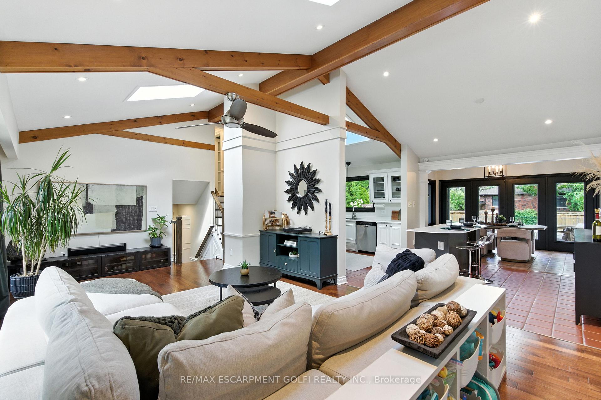 Photo 10 of 43 Belair Drive, Hamilton, Centremount — HOMEH