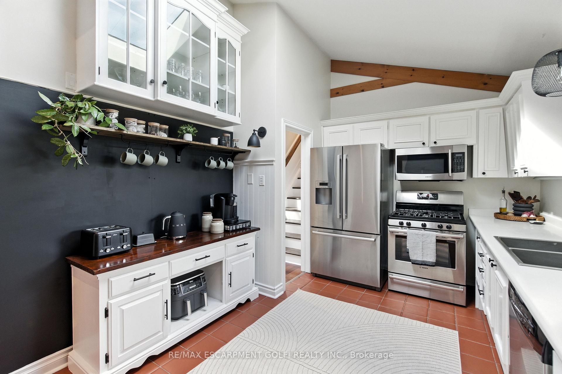 Photo 8 of 43 Belair Drive, Hamilton, Centremount — HOMEH