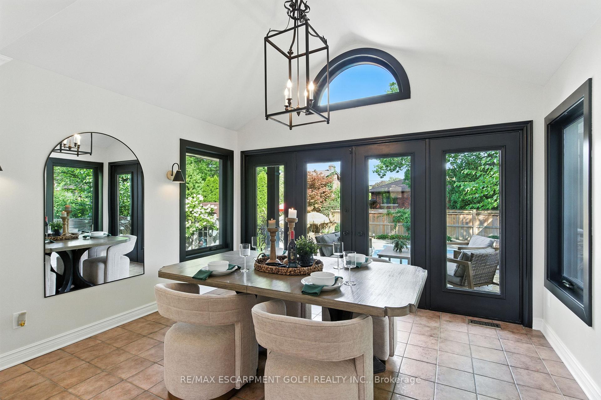 Photo 11 of 43 Belair Drive, Hamilton, Centremount — HOMEH