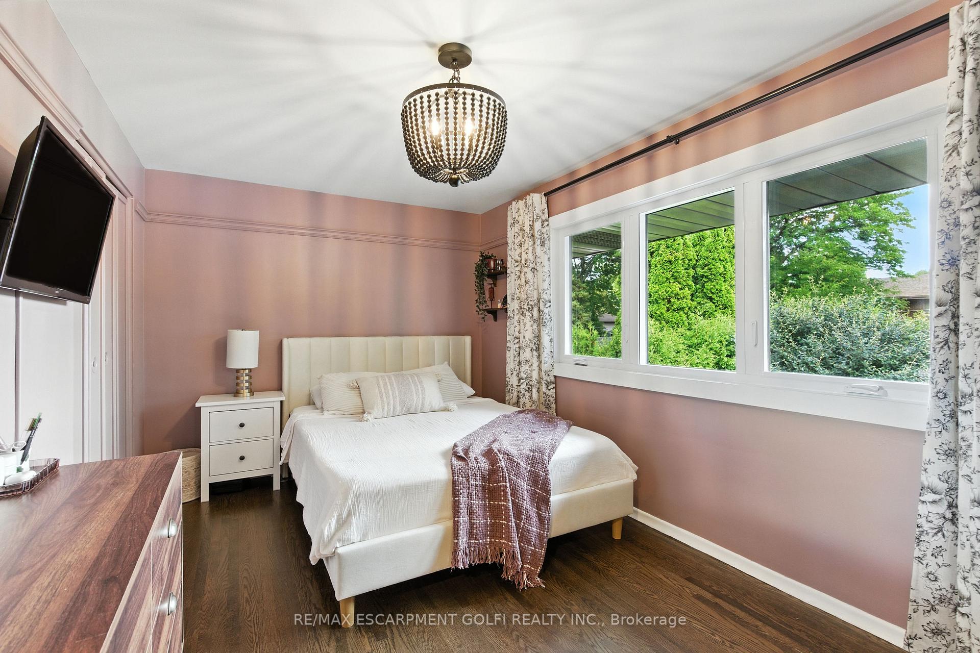 Photo 13 of 43 Belair Drive, Hamilton, Centremount — HOMEH