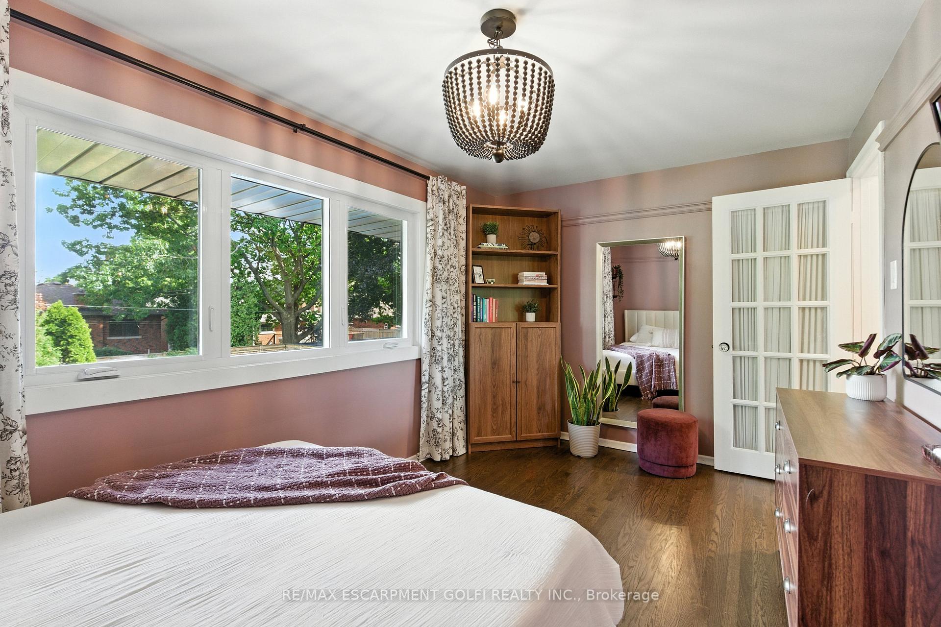 Photo 14 of 43 Belair Drive, Hamilton, Centremount — HOMEH