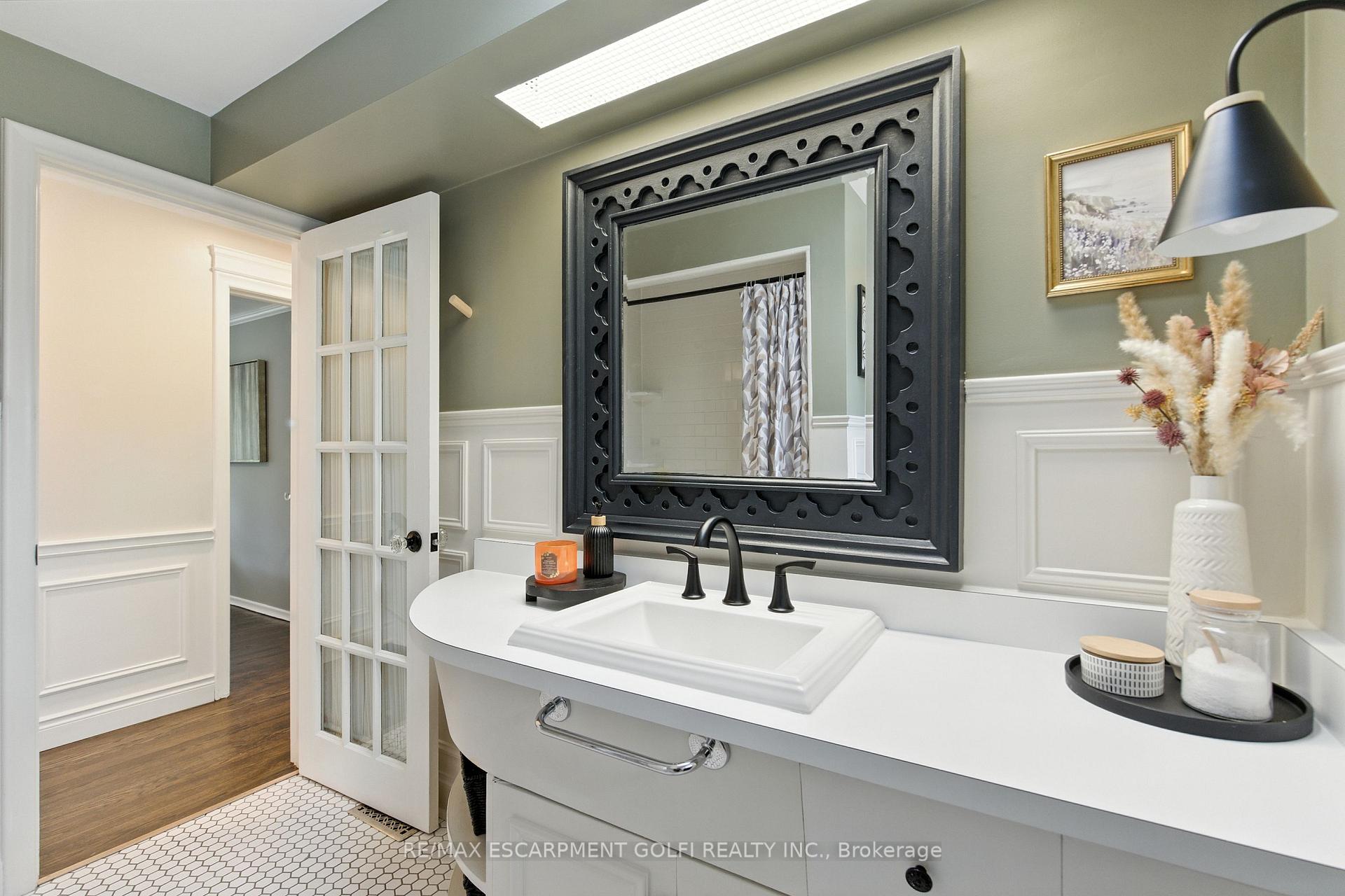 Photo 18 of 43 Belair Drive, Hamilton, Centremount — HOMEH