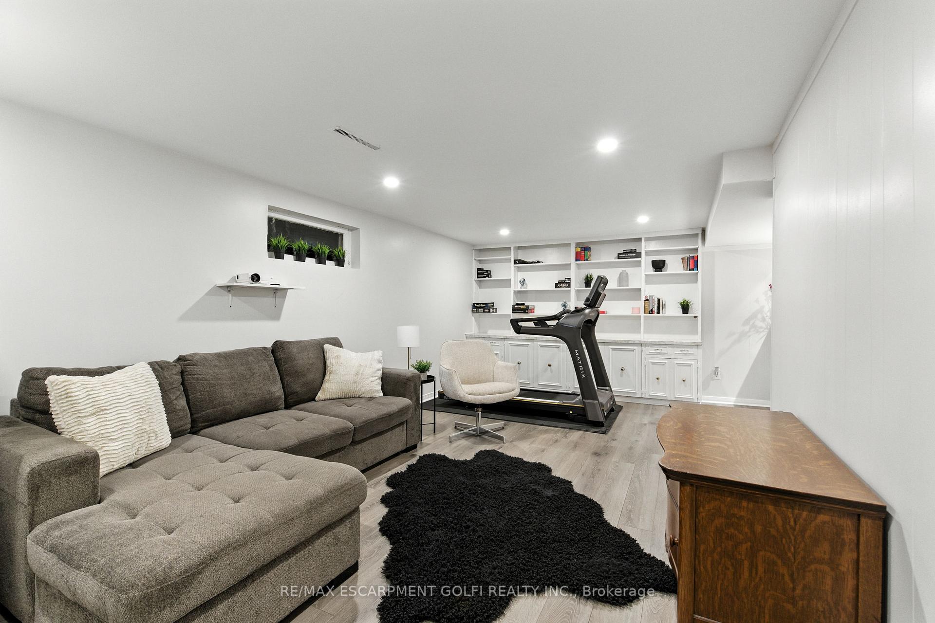 Photo 21 of 43 Belair Drive, Hamilton, Centremount — HOMEH