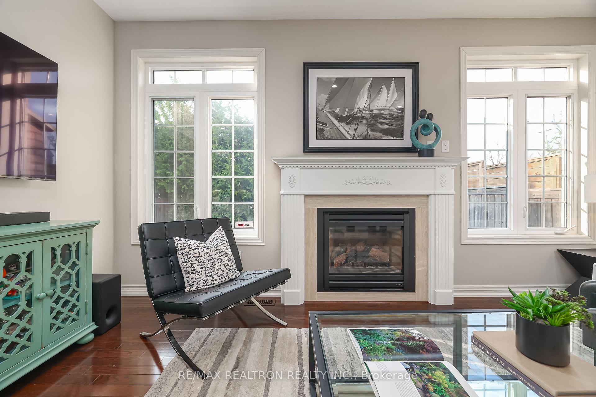 Photo 4 of 42 Southvale Drive, Vaughan, Patterson — HOMEH