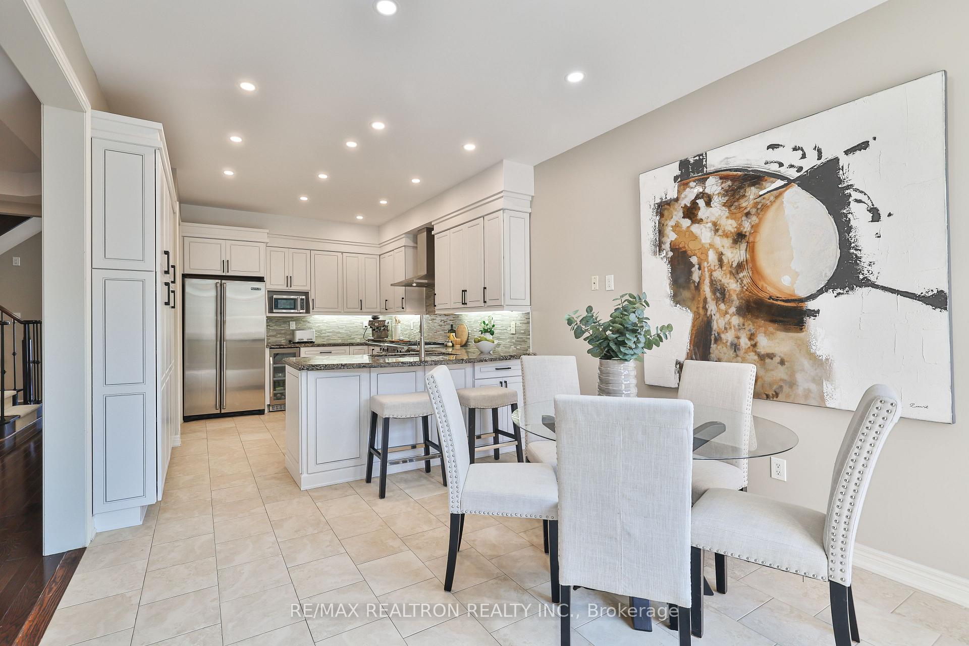 Photo 7 of 42 Southvale Drive, Vaughan, Patterson — HOMEH