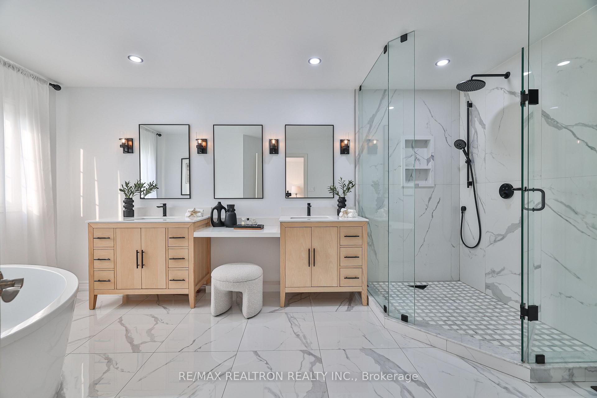 Photo 10 of 42 Southvale Drive, Vaughan, Patterson — HOMEH