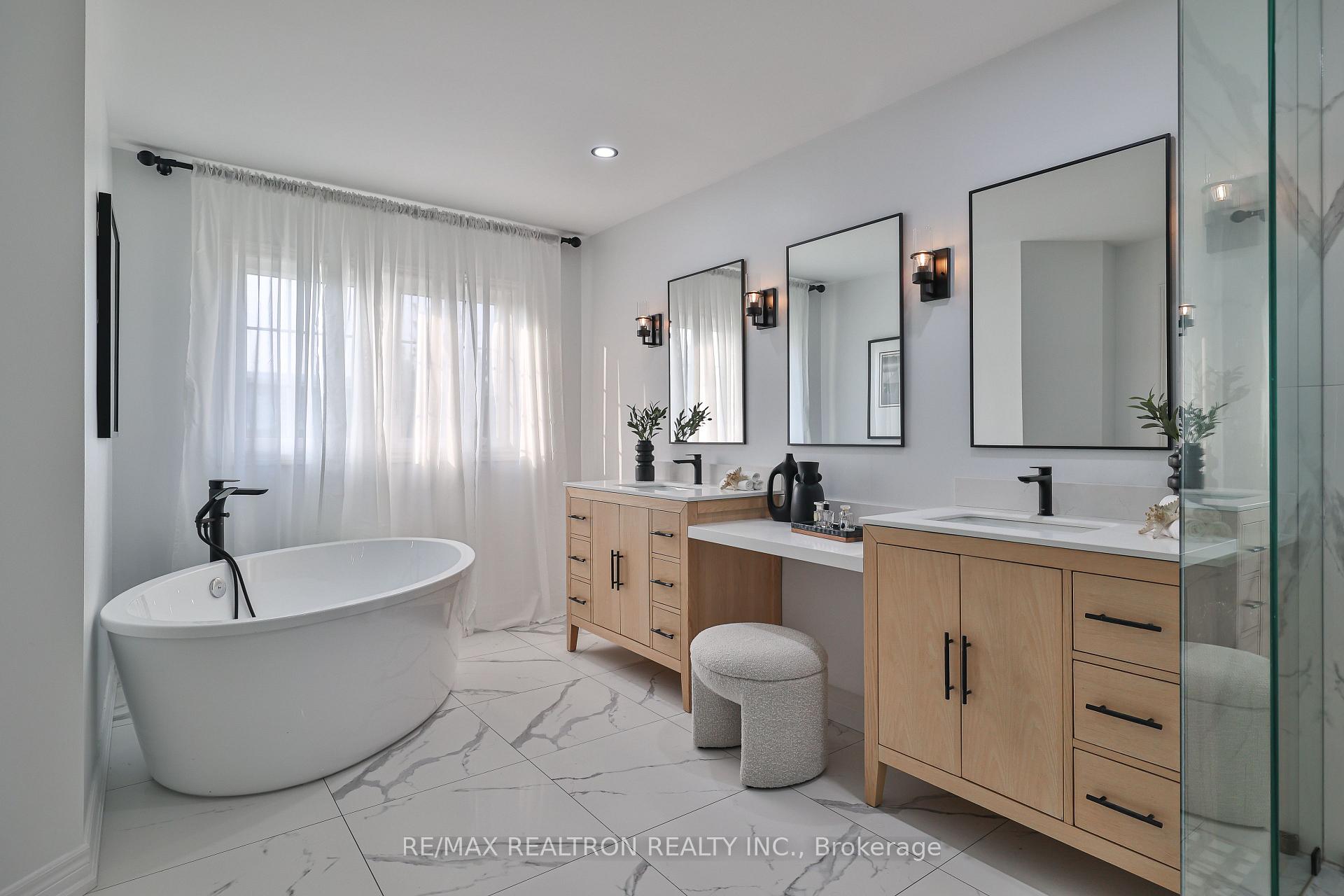 Photo 24 of 42 Southvale Drive, Vaughan, Patterson — HOMEH