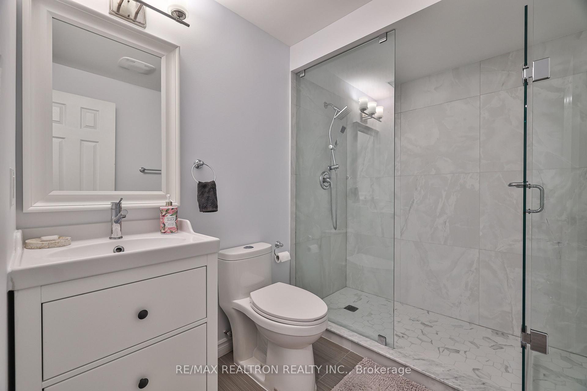 Photo 15 of 42 Southvale Drive, Vaughan, Patterson — HOMEH