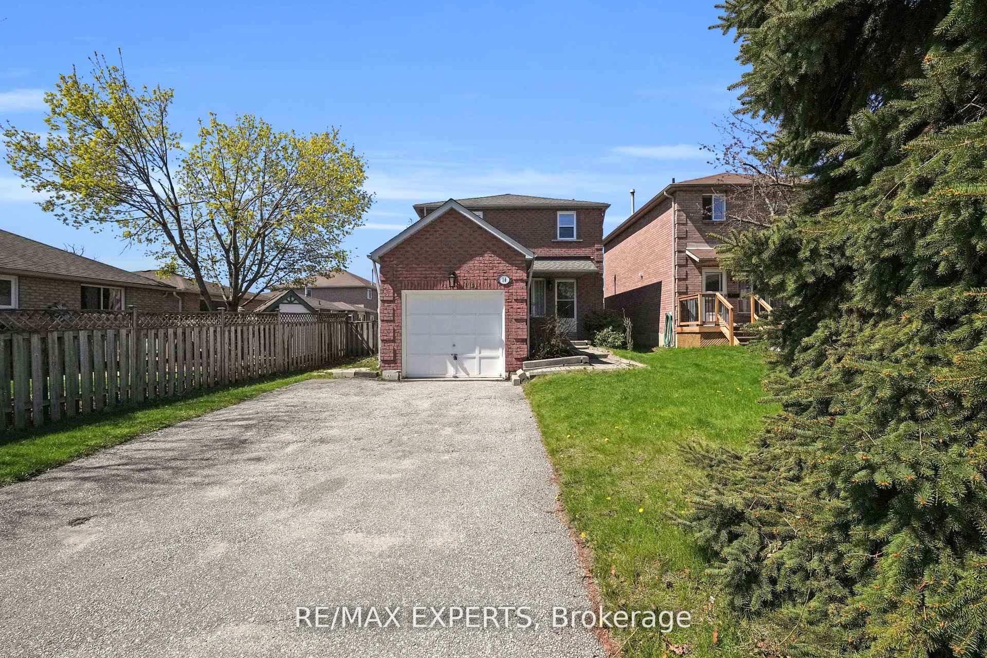 Photo 3 of 10 Wallace Drive, Barrie, Northwest — HOMEH