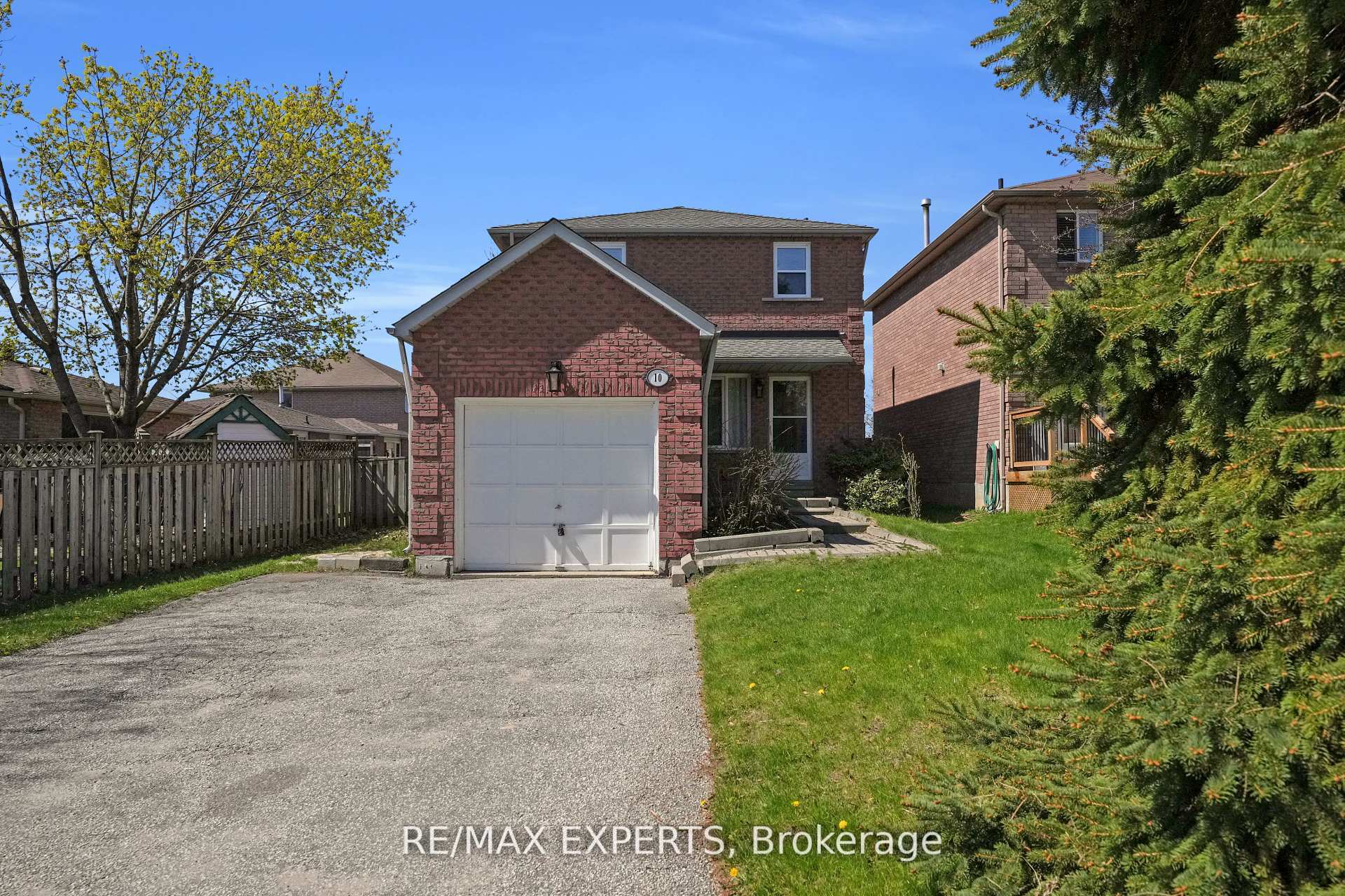 Photo 4 of 10 Wallace Drive, Barrie, Northwest — HOMEH