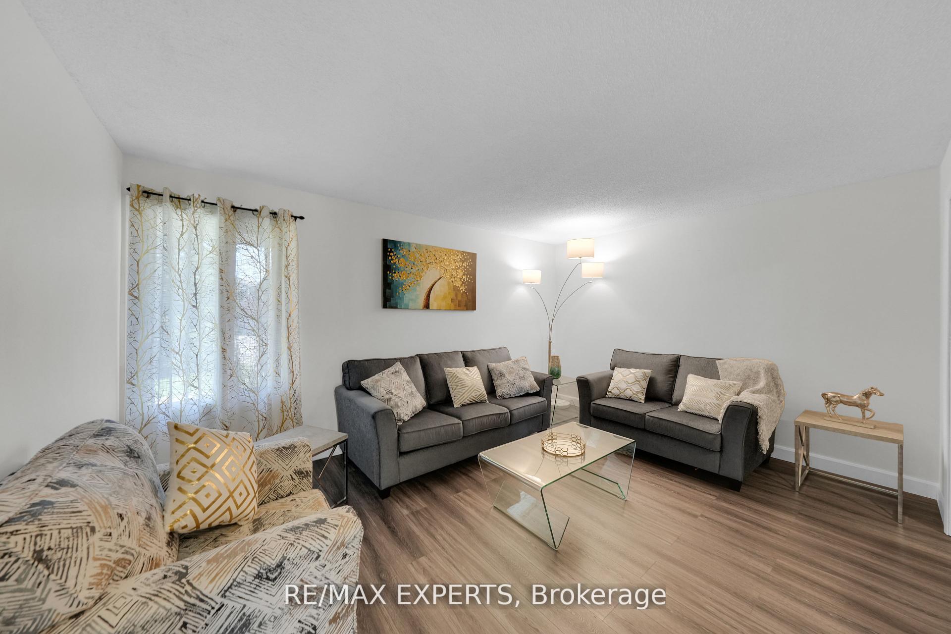 Photo 13 of 10 Wallace Drive, Barrie, Northwest — HOMEH