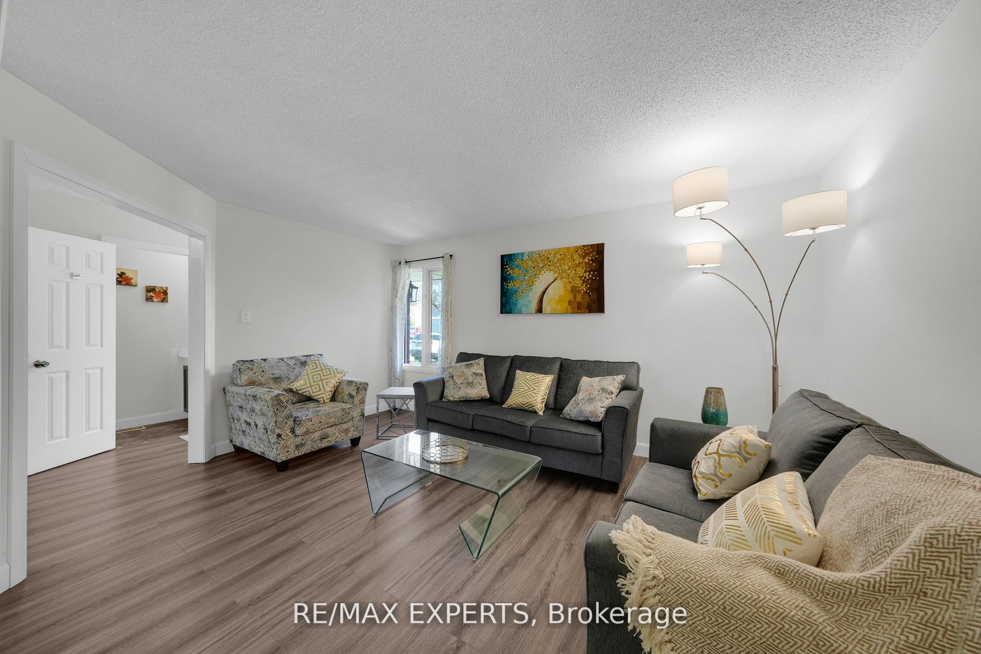 Photo 12 of 10 Wallace Drive, Barrie, Northwest — HOMEH